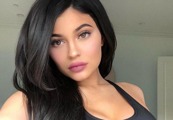 long-may-phap-182-4-ngoisao.vn-w580-h402 1 Lông mày Pháp, Phượng Hồng Kông, Thẩm Mỹ Hồng Kông