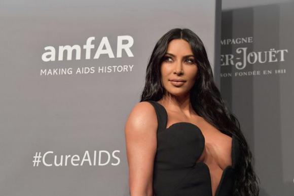 Kim Kardashian,váy gây sốc của Kim,sao Hollywood