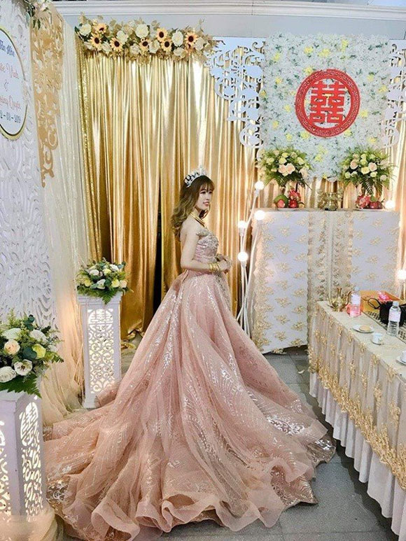 cô dâu, vàng đeo đầy người