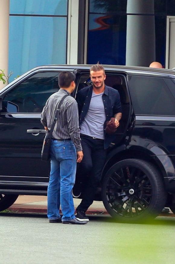 David Beckham đến việt nam,cầu thủ david Beckham,David Beckham dạo phố đi bộ
