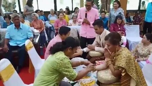 cặp đôi câm bẩm sinh,cặp đôi khuyết tật Thái Lan,đám cưới khuyết tật