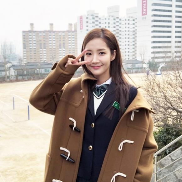 Quên thư ký Kim sang chảnh đi, Park Min Young vừa xuống tóc đã hóa fan cuồng 'đi rình' idol rồi! 2 Park Min Young,thư ký Kim,Her Private Life