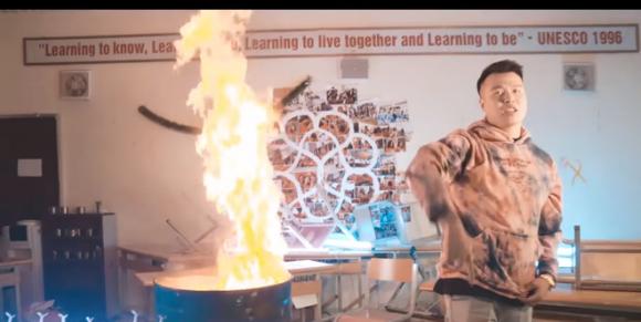 rapper, rapper đốt sách vở, đốt sách học sinh trường chuyên 