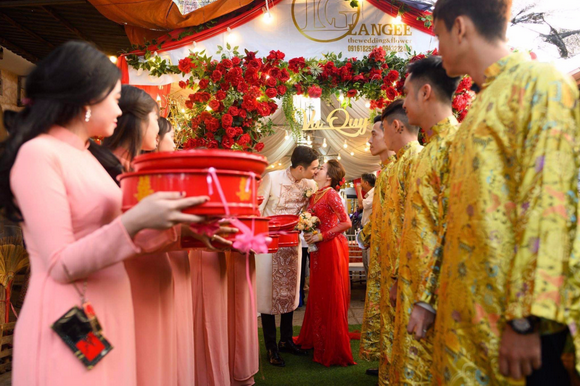 hong-cuc-123-4-ngoisao.vn-w580-h386 0 Hồng Cúc – Long Sơn, Câu chuyện tình yêu, mạng xã hội