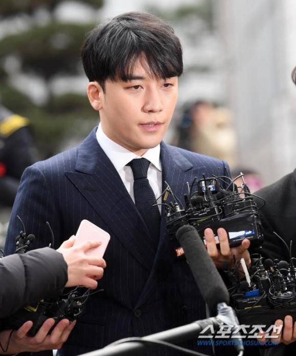 Seungri,Big Bang,Jung Joon Young,Seungri đi thẩm vấn,Seungri tới sở cảnh sát,scandal của Seungri