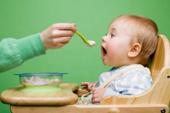 những cách chăm con đúng cách, lưu ý khi chăm con nhỏ, mẹo đối phó với trẻ biếng ăn