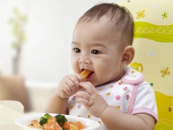những cách chăm con đúng cách, lưu ý khi chăm con nhỏ, mẹo đối phó với trẻ biếng ăn