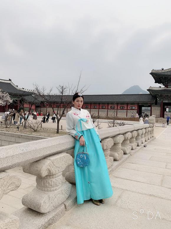 Ca sĩ lệ quyên,nữ hoàng phòng trà,lệ quyên diện hanbok