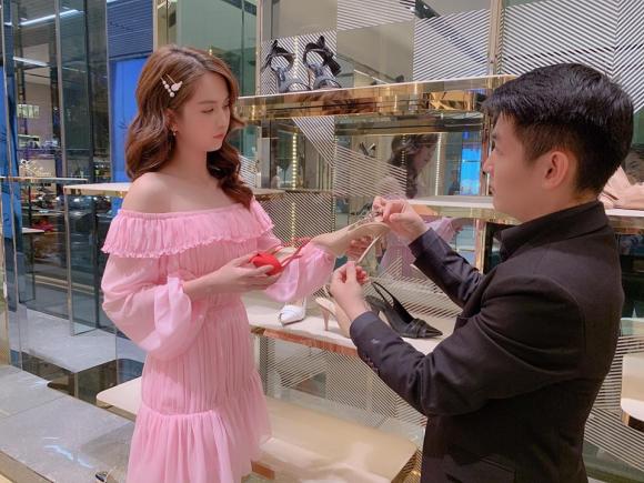 Ngọc Trinh bánh bèo,Ngọc Trinh,sao Việt