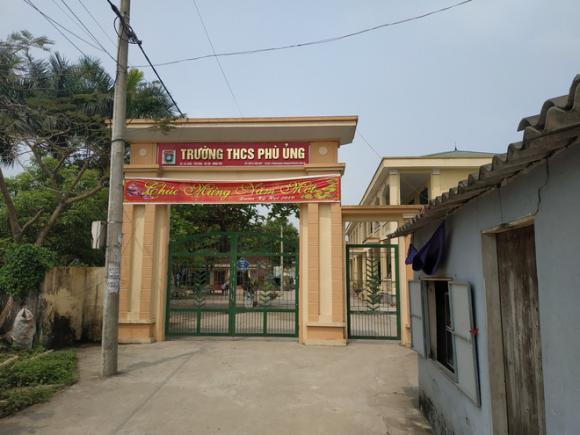 Nữ sinh lột đồ đánh bạn, Nữ sinh bị đánh tập thể, Lột đồ nữ sinh