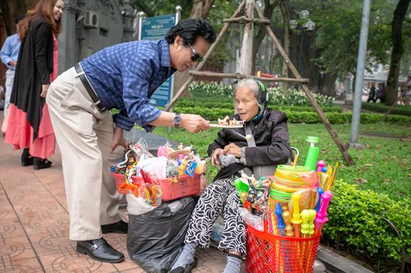 Danh ca chế linh,ca sĩ hải ngoại chế linh,chế linh về nước,sao việt