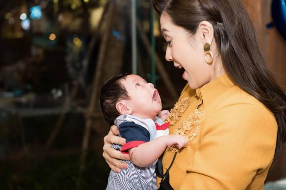 mát xa cho bé, Thanh Thúy, Thanh Thúy hướng dẫn cách mát xa cho bé