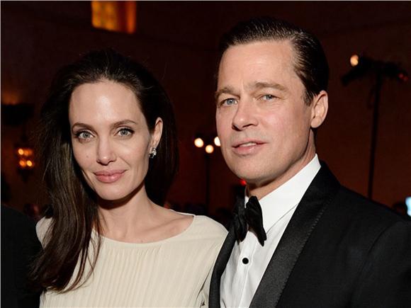 Angelina Jolie,Brad Pitt,Colin Farrell,nghi án Angelina Jolie hẹn hò