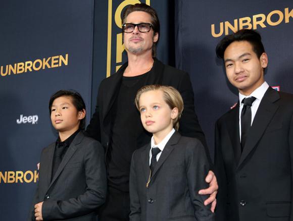 Angelina Jolie,Brad Pitt,Colin Farrell,nghi án Angelina Jolie hẹn hò