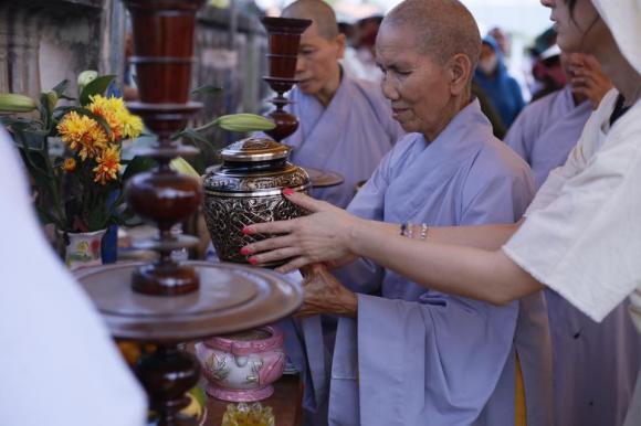 Kathy Uyên, mẹ Kathy Uyên qua đời, diễn viên Kathy Uyên