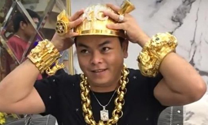Phúc XO, Người đeo nhiều vàng giả nhất Việt Nam