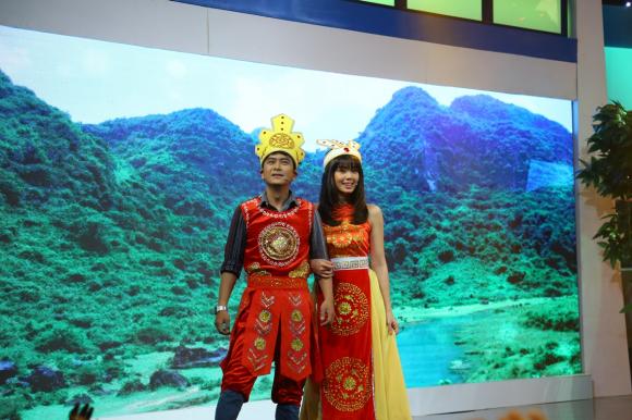 h4-ngoisao.vn-w1200-h800.JPG 0 Úm ba la ra chữ gì?, Đàm Phương Linh, Hùng Thuận, Karik