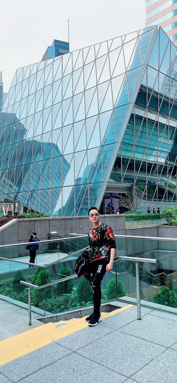 nhat-tinh-anh-164-16-ngoisao.vn-w580-h1256 7 Nhật Tinh Anh, Du lịch Hong Kong