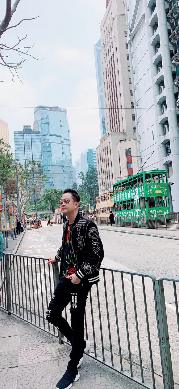 nhat-tinh-anh-164-18-ngoisao.vn-w580-h1256 5 Nhật Tinh Anh, Du lịch Hong Kong