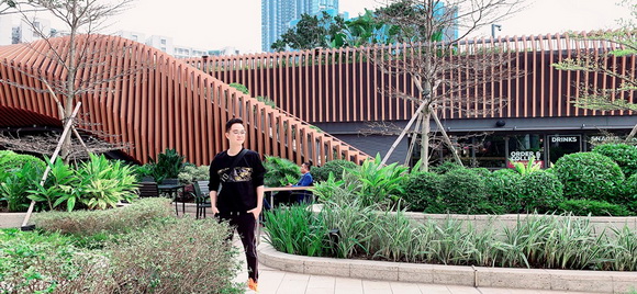 nhat-tinh-anh-164-31-ngoisao.vn-w580-h268 3 Nhật Tinh Anh, Du lịch Hong Kong