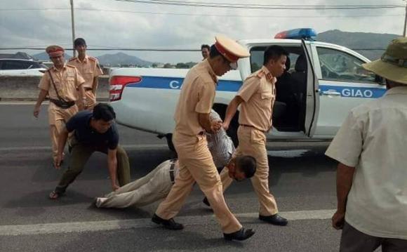 CSGT,  tài xế, tâm thần, xe bán tải, Bà Rịa - Vũng Tàu