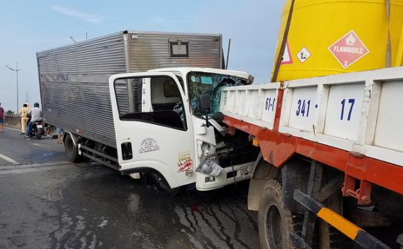 tai nạn giao thông, xe tải, xe cẩu, cao tốc TP.HCM-Trung Lương 