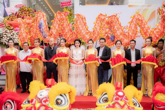 cao-thi-thuy-dung-204-4-ngoisao.vn-w580-h387 8 Nhà máy sản xuất mỹ phẩm Happy Secret, CEO Cao Thị Thùy Dung, mỹ phẩm Top White