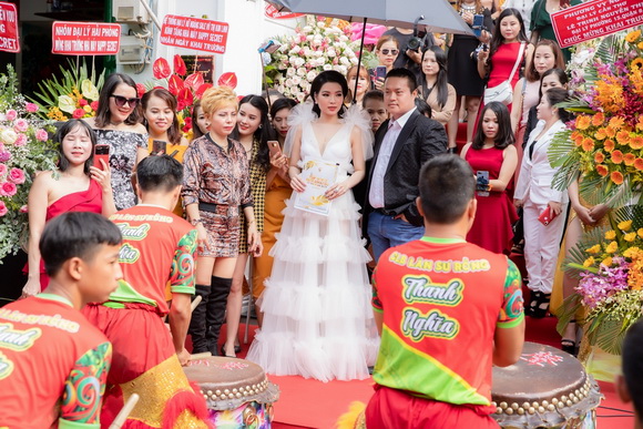 cao-thi-thuy-dung-204-8-ngoisao.vn-w580-h387 4 Nhà máy sản xuất mỹ phẩm Happy Secret, CEO Cao Thị Thùy Dung, mỹ phẩm Top White