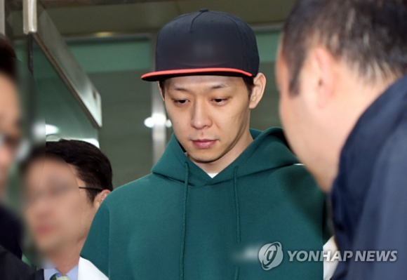 Yoochun dương tính với ma túy,Park Yoochun,Yoochun trình diện cảnh sát để điều tra