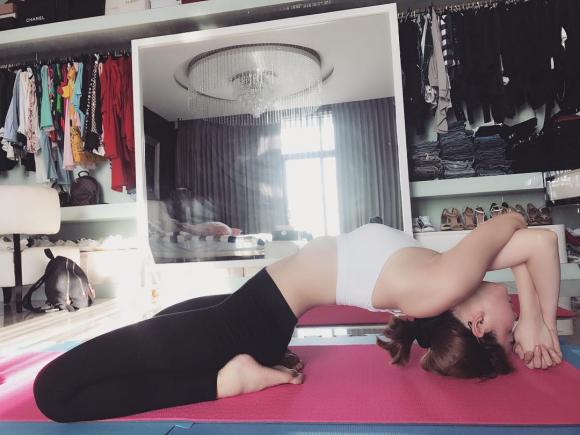 Sao nữ showbiz việt,mỹ nhân vbiz nóng bỏng,sao nữ vbiz tập yoga,sao việt