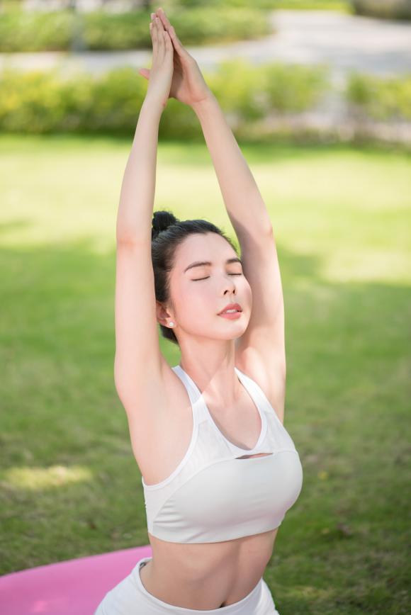 Sao nữ showbiz việt,mỹ nhân vbiz nóng bỏng,sao nữ vbiz tập yoga,sao việt