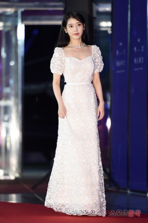 thảm đỏ Baeksang, suzy, iu, honey lee, kim hye soo, sao han