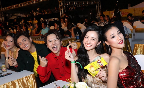 Lay’s – Snack Khoai Tây Số 1* Thế Giới, Á hậu Hoàng Oanh, Ngô Kiến Huy, Chi Pu, Jun Vũ