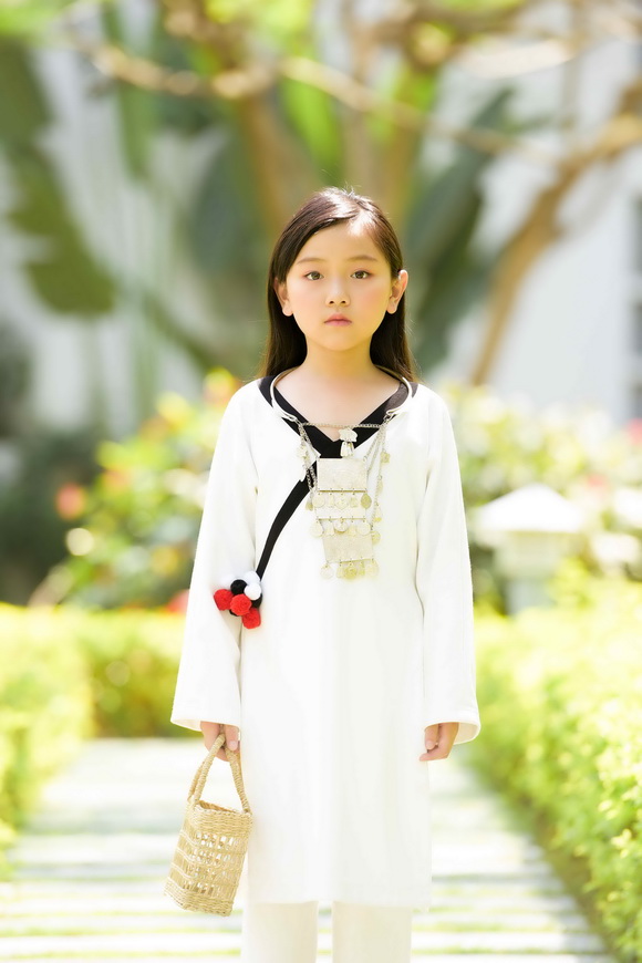 bao-uyen-115-2-ngoisao.vn-w580-h870 8 mẫu nhí Bảo Uyên, Học trò Xuân Lan, NTK Sĩ Hoàng