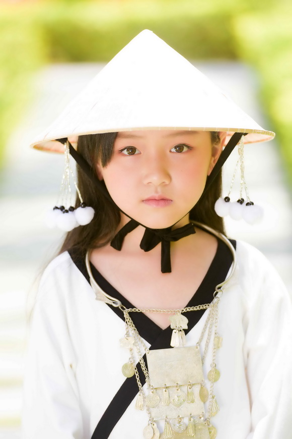 bao-uyen-115-3-ngoisao.vn-w580-h870 7 mẫu nhí Bảo Uyên, Học trò Xuân Lan, NTK Sĩ Hoàng