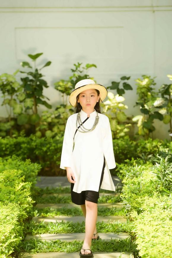 bao-uyen-115-4-ngoisao.vn-w580-h870 6 mẫu nhí Bảo Uyên, Học trò Xuân Lan, NTK Sĩ Hoàng