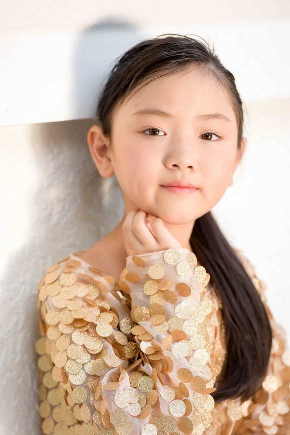 bao-uyen-115-8-ngoisao.vn-w580-h870 2 mẫu nhí Bảo Uyên, Học trò Xuân Lan, NTK Sĩ Hoàng