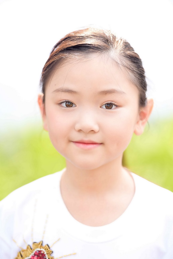 bao-uyen-115-9-ngoisao.vn-w580-h870 1 mẫu nhí Bảo Uyên, Học trò Xuân Lan, NTK Sĩ Hoàng