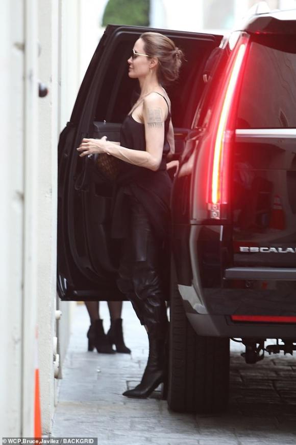 thời trang của Angelina Jolie, angelina jolie, sao hollywood