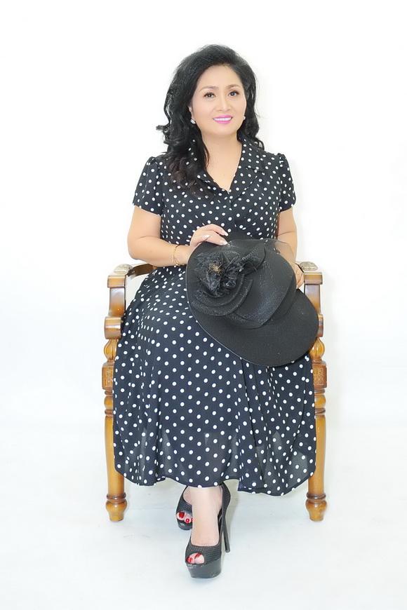 thoi-trang-sensorial-125-12-ngoisao.vn-w580-h870 0 Thời trang Sensorial, Váy chấm bi, Thời trang công sở