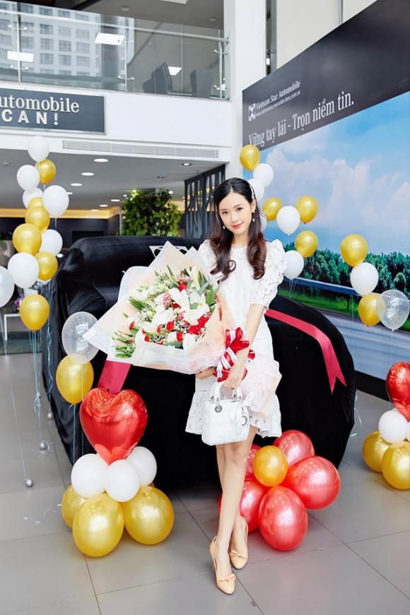 Midu, xế hộp của Midu, hot girl, xế hộp