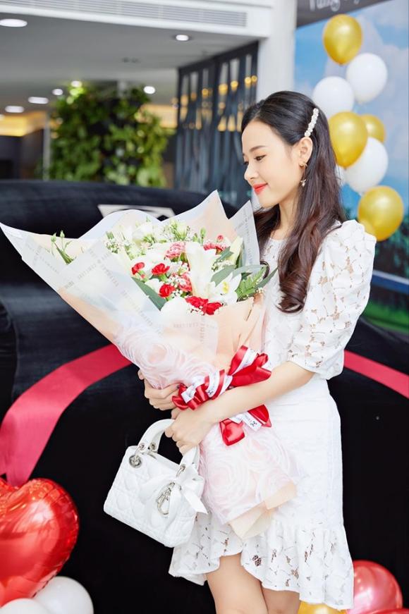 Midu, xế hộp của Midu, hot girl, xế hộp