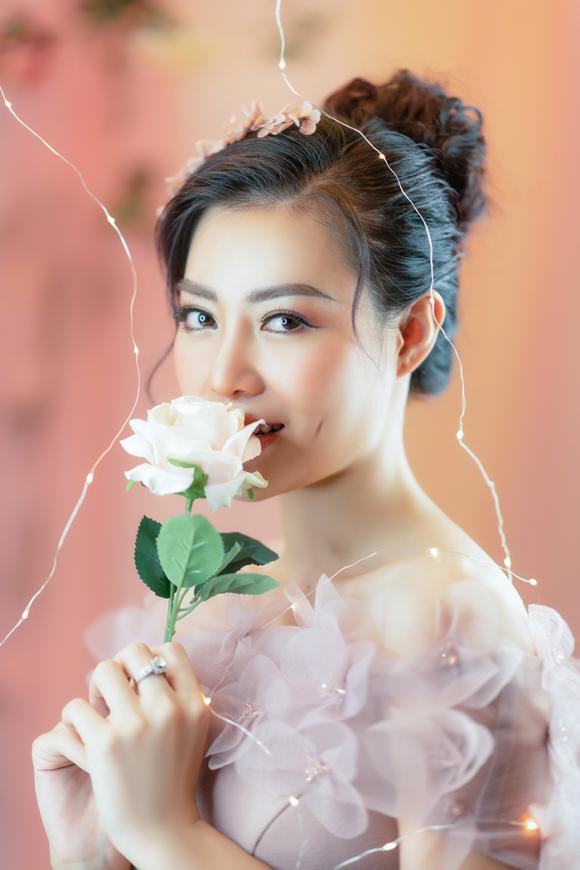 Diễn viên Thanh Hương bỗng dịu dàng lạ thường trong loạt ảnh mới 0 Diễn viên thanh hương,thanh hương dịu dàng,sao việt