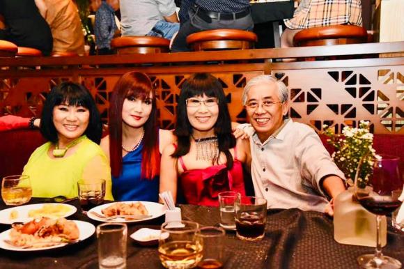 Cẩm Vân, Cẩm Vân Khắc Triệu, sao Việt