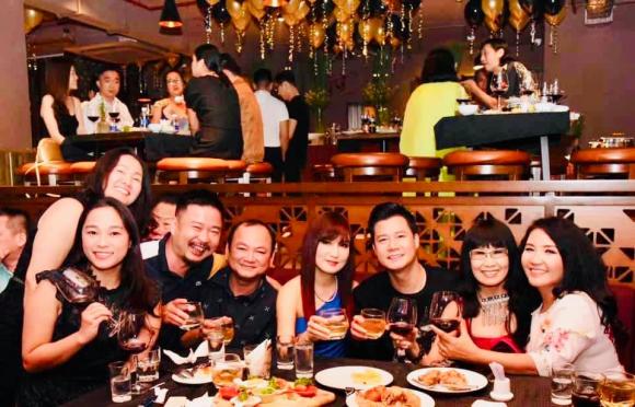 Cẩm Vân, Cẩm Vân Khắc Triệu, sao Việt
