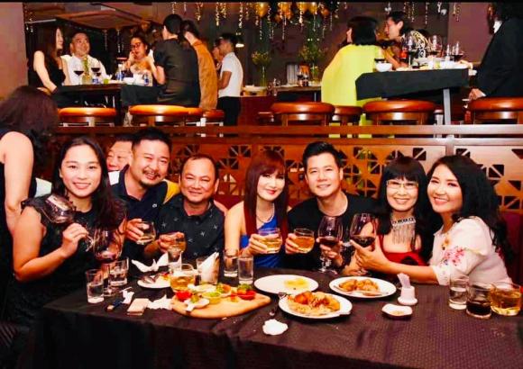 Cẩm Vân, Cẩm Vân Khắc Triệu, sao Việt