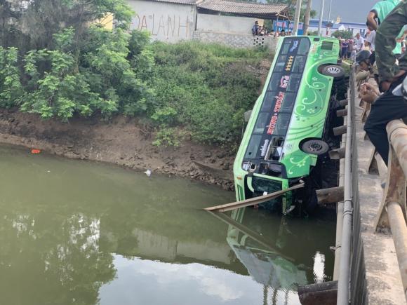 xe khách lao sông,tai nạn xe khách, tai nạn giao thông