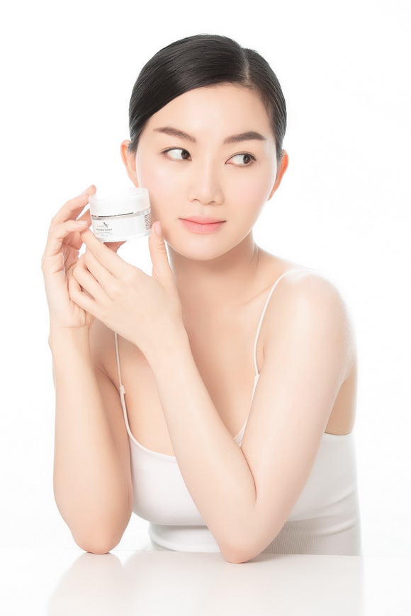 angel-pham-96-4-ngoisao.vn-w580-h870 4 Angel Phạm, Angel P beauty, Mỹ phẩm