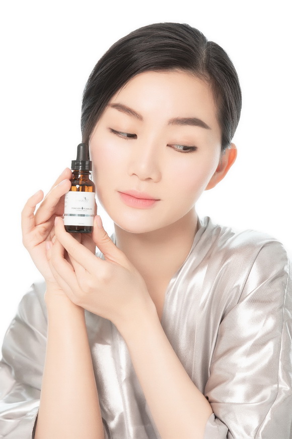 angel-pham-96-6-ngoisao.vn-w580-h870 2 Angel Phạm, Angel P beauty, Mỹ phẩm