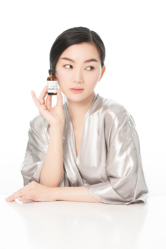 angel-pham-96-8-ngoisao.vn-w580-h870 0 Angel Phạm, Angel P beauty, Mỹ phẩm